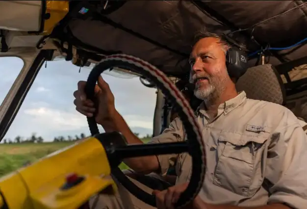 Žlutou žábou do země modrého nebe